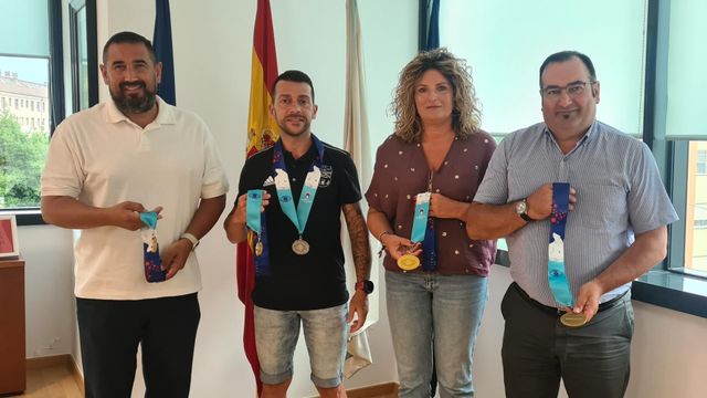 Recepción al bombero Luis García.