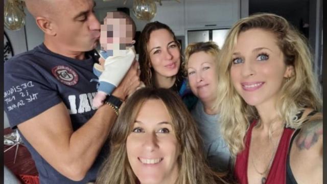 Luis Rubiales junto a sus primas y su tía materna