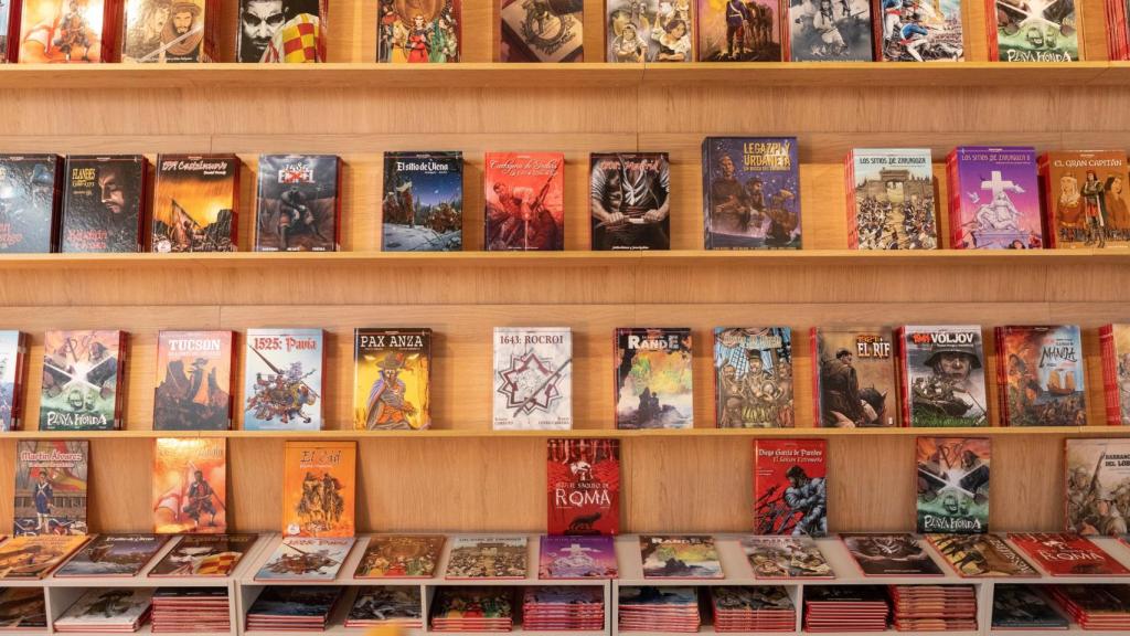 Cómics expuestos en la librería Cascaborra.