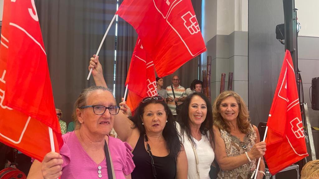 Mayka, Eulalia y Ana María, en el acto.