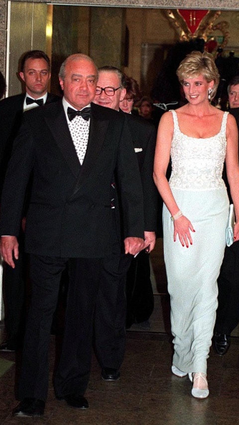 Asesor del sultán de Brunéi y obsesionado con la muerte de Lady Di: la intensa vida de Mohamed Al-Fayed, en imágenes