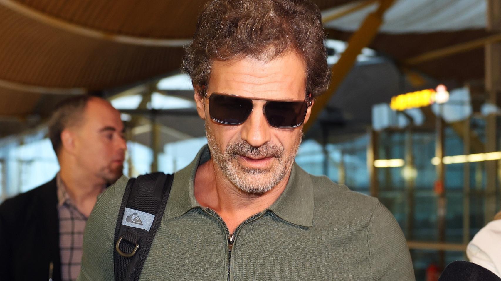 Rodolfo Sancho en el aeropuerto de Madrid, antes de poner rumbo a Tailandia.