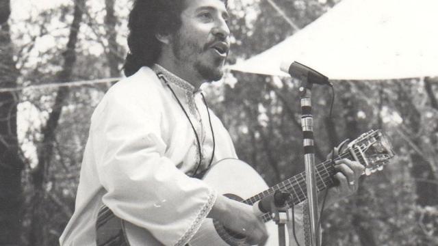 Víctor Jara, durante uno de los conciertos que ofreció en México en noviembre de 1971. © Archivo de la familia Ortiz Torres (México).