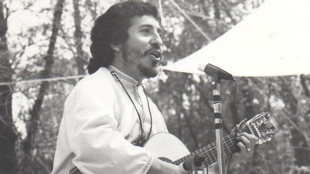 Víctor Jara, durante uno de los conciertos que ofreció en México en noviembre de 1971. © Archivo de la familia Ortiz Torres (México).