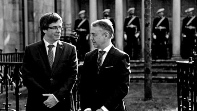 Íñigo Urkullu junto a Carles Puigdemont.