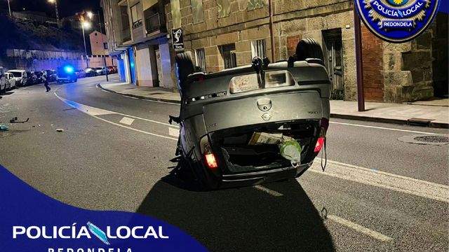 Así quedó el vehículo accidentado esta madrugada en Chapela.