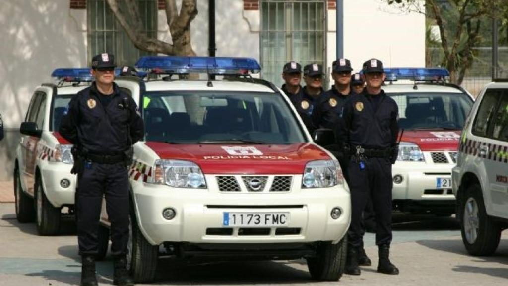Unos agentes de la Policía Local de Totana, posando en un acto institucional.