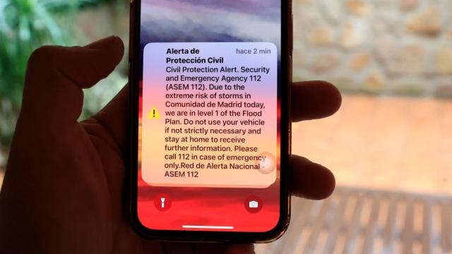 Mensaje de alerta, en este caso, en inglés, recibido por los móviles de los ciudadanos que se encontraban el domingo en Madrid.
