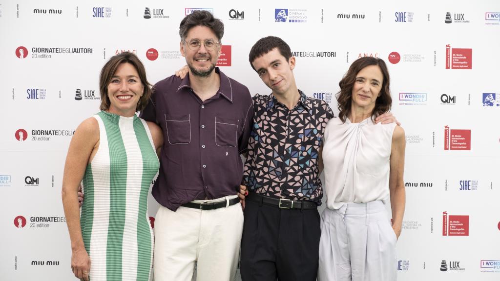 Lola Dueñas, Victor Iriarte, Manuel Egozkue y Ana Torrent, en el 'photocall' del Festival Internacional de Cine de Venecia.