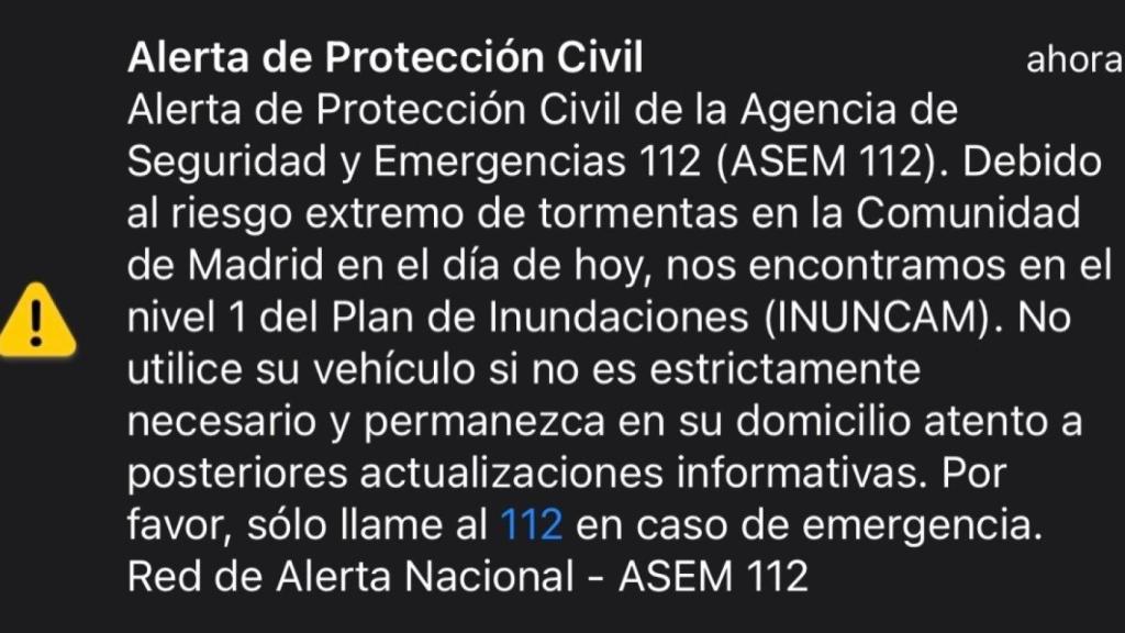 Mensaje de alerta recibido este domingo por los teléfonos móviles en Madrid.