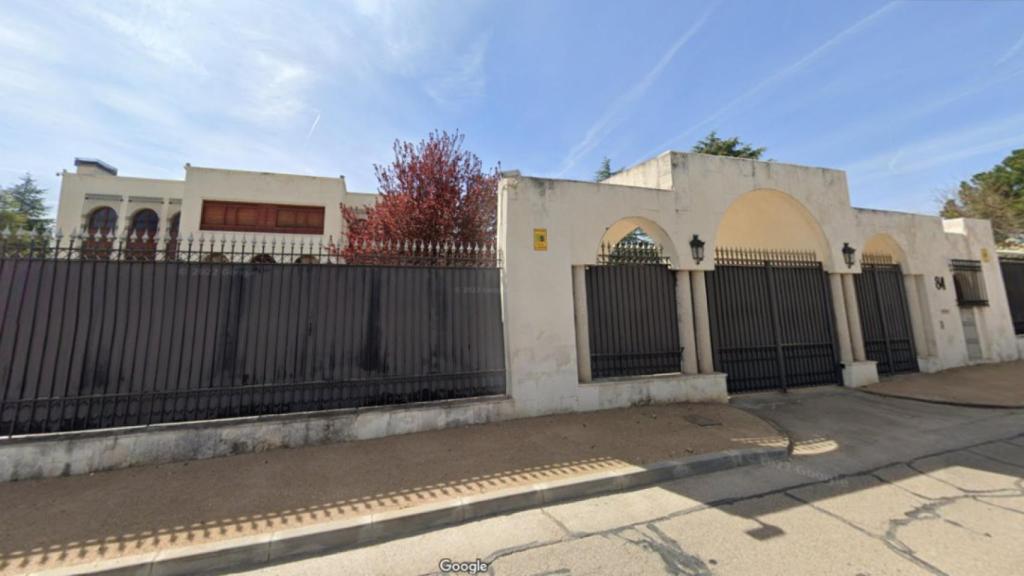 Entrada de la vivienda donde residió y murió Pérez Jiménez, en La Moraleja.