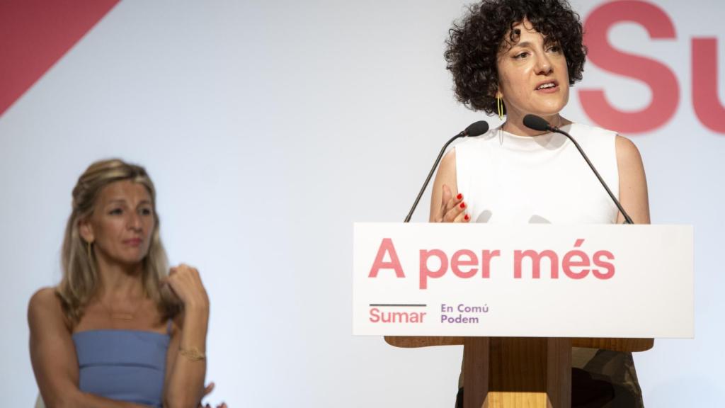 Aina Vidal junto a Yolanda Díaz durante la campaña electoral.