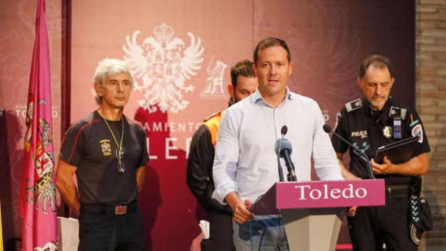 Carlos Velázquez, alcalde de Toledo, durante la rueda de prensa.