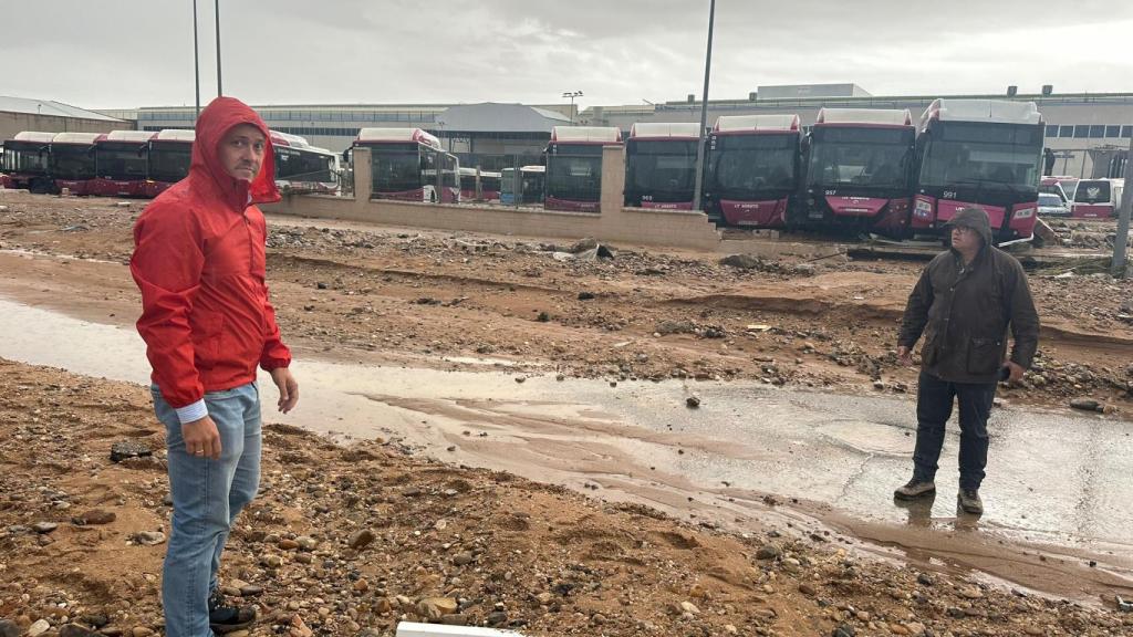 El alcalde de Toledo en la base de Unauto.