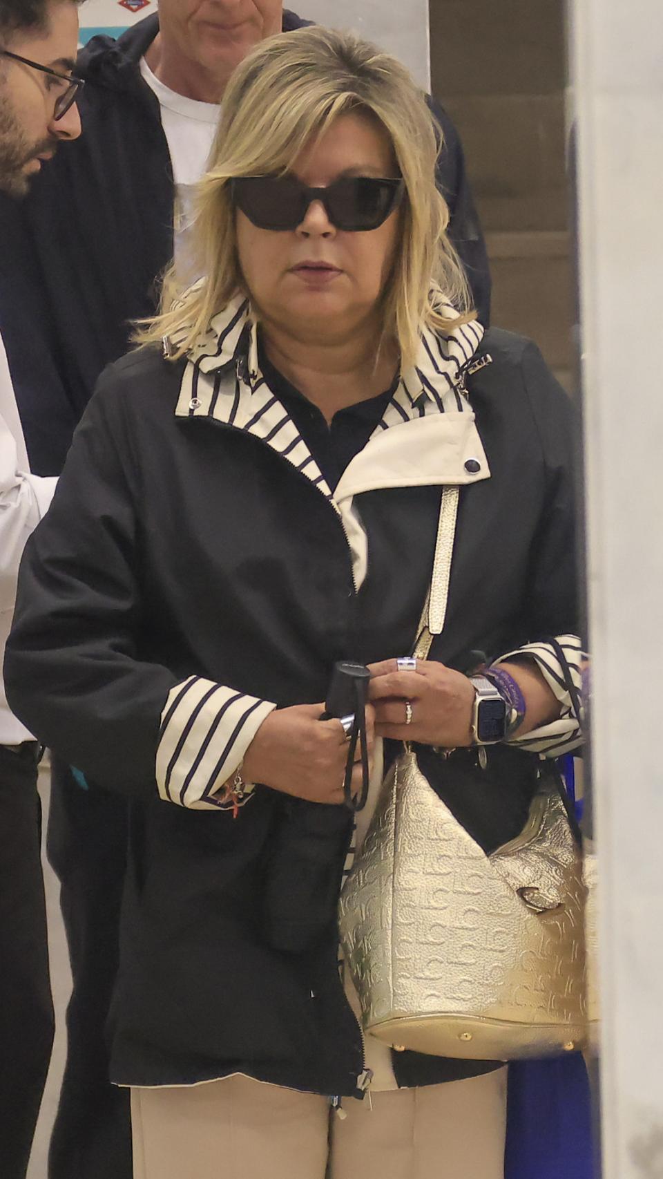 Terelu Campos, abatida, a su llegada al hospital este lunes, 4 de septiembre.