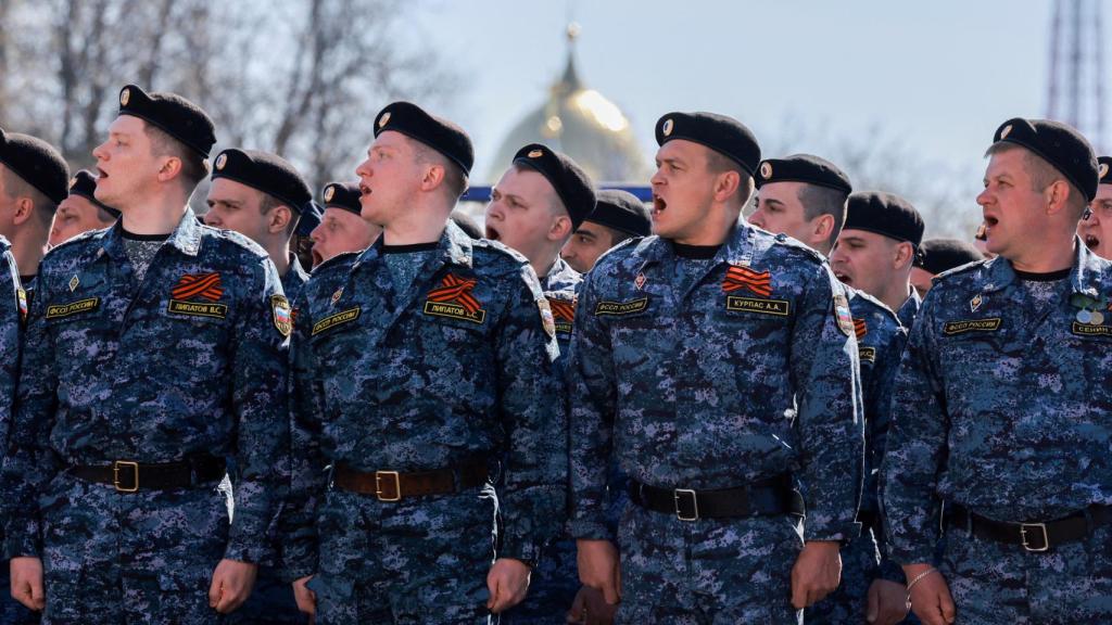 Soldados rusos en el desfile militar del Día de la Victoria, el pasado 9 de mayo en  Veliky Novgorod.