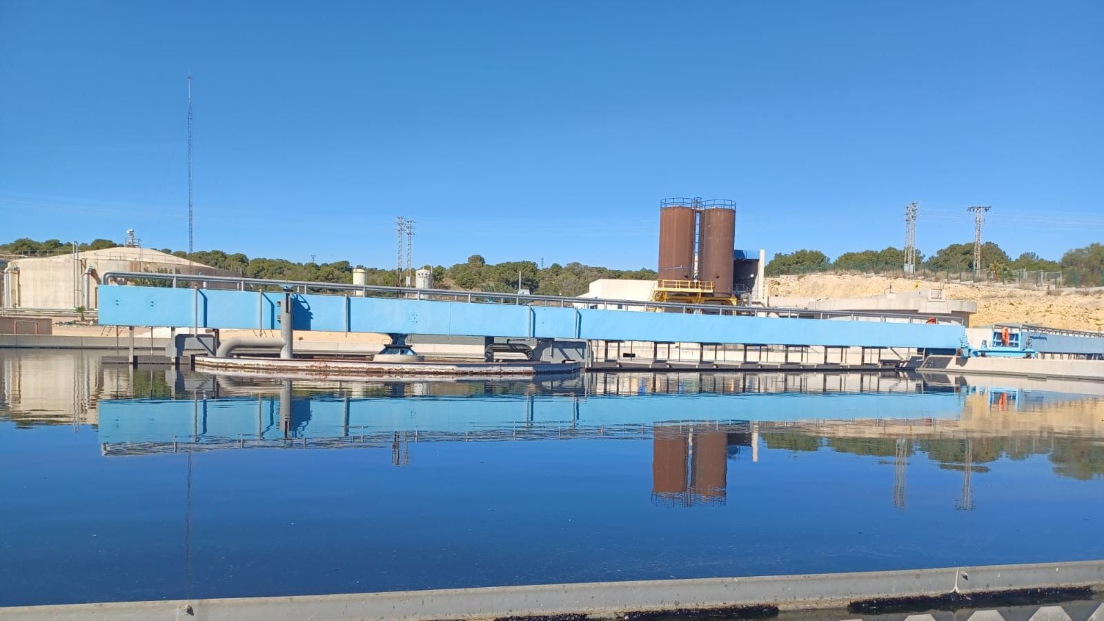 Una de las depuradoras de agua de Alicante.