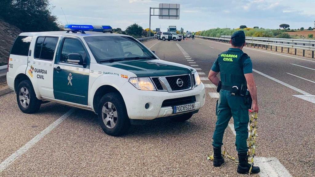 Imagen de archivo de un Guardia Civil en un control
