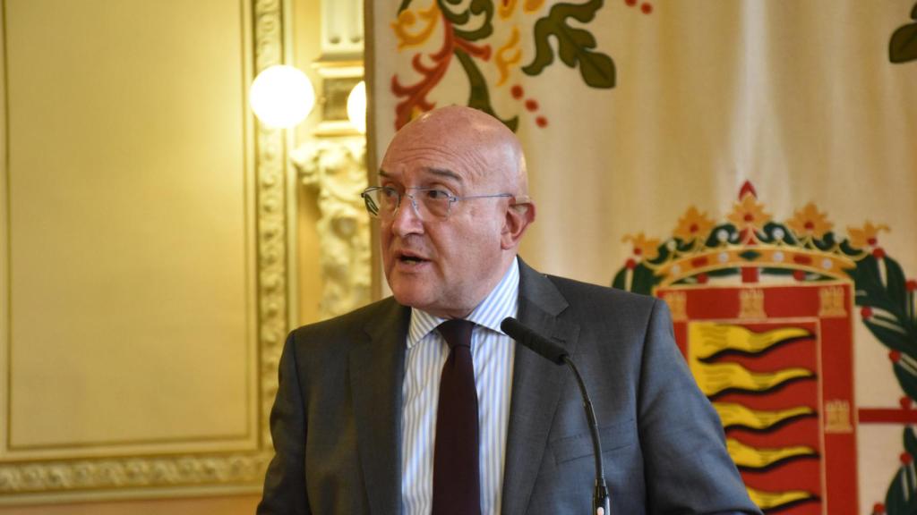 Jesús Julio Carnero en su intervención ante los medios este lunes