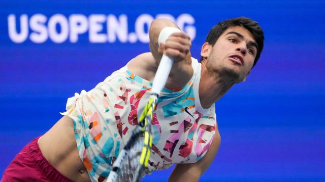 Carlos Alcaraz durante el partido ante Arnaldi