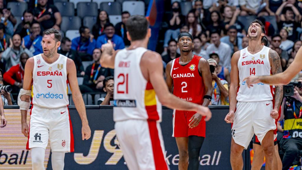Los jugadores de la Selección se lamentan tras la derrota ante Canadá