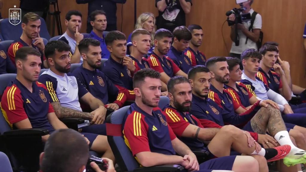 Jugadores de la Selección en la rueda de prensa de los capitanes