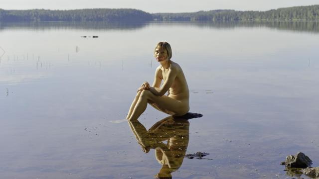Elina Brotherus: 'Artist as Clown (seated)',  2020. Cortesía de la artista y de la galería Camara Oscura