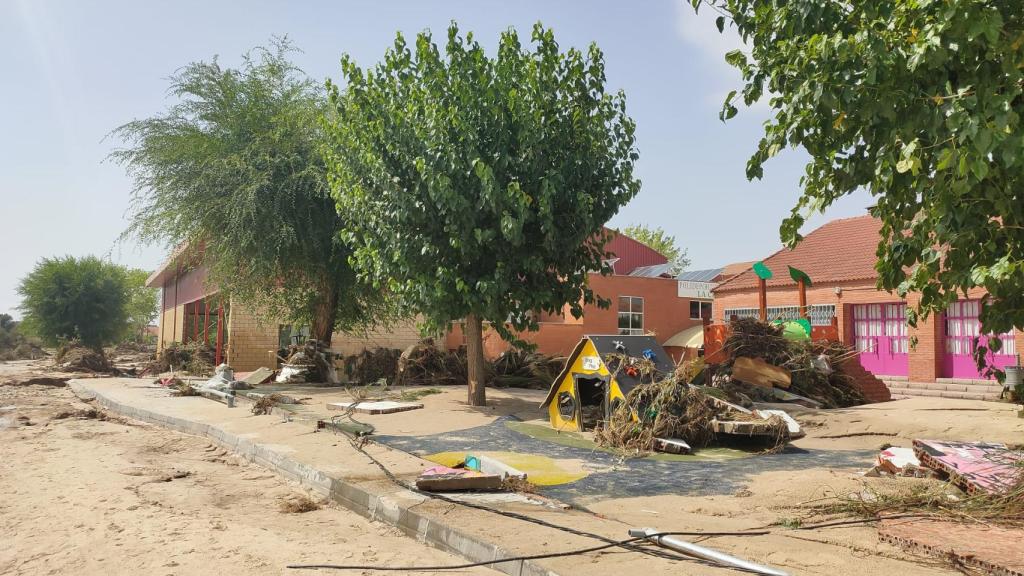 Las estragos de la DANA en un centro escolar del suroeste de la región.