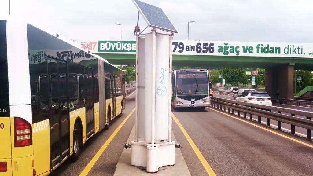 Enlil, aerogenerador para carreteras