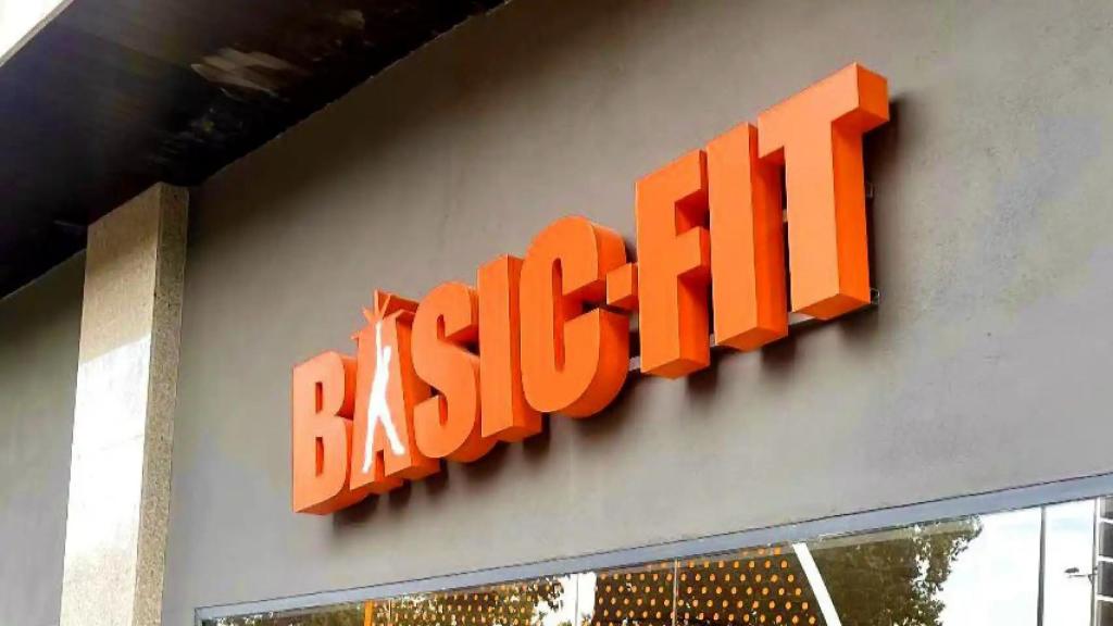 Fachada de un gimnasio Basic-Fit.