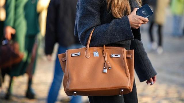 ¿Cómo limpiar un abrigo sin tener que ir a la lavandería?