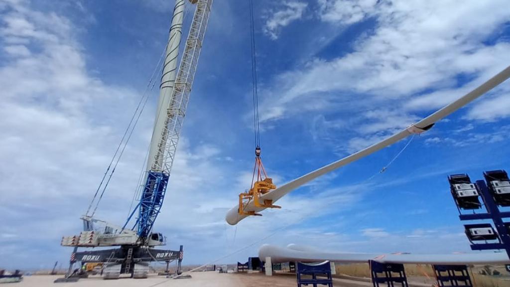Montaje de palas en el parque eólico Buniel.- Iberdrola
