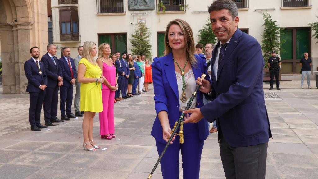 Carlos Mazón junto a la alcaldesa de Castellón en el Pleno celebrado en la ciudad. EE