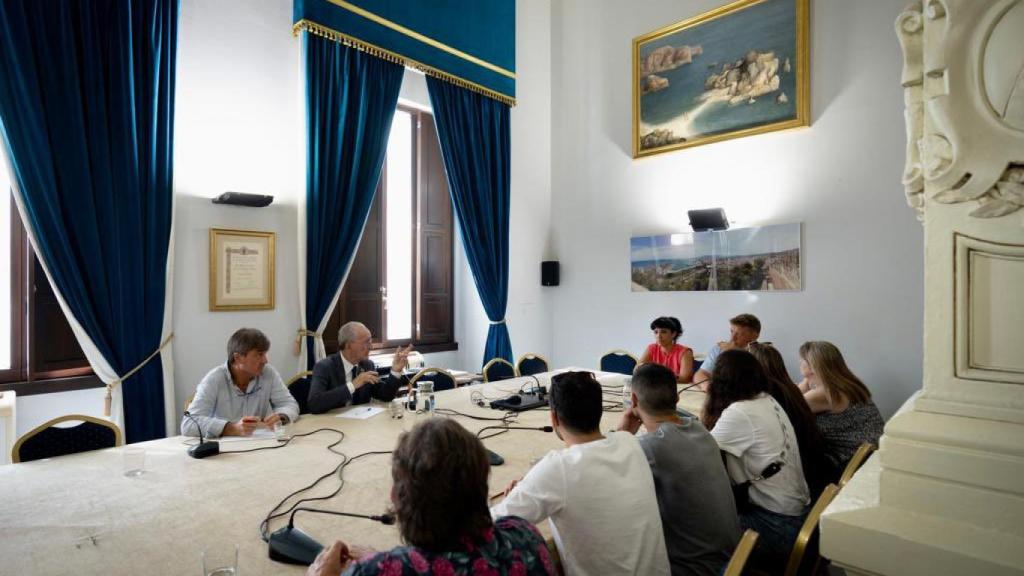 La reunión del alcalde con los familiares.