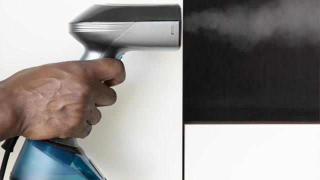 Olvídate de las arrugas con esta plancha vertical de Cecotec ¡que ahora cuesta menos de 40€!