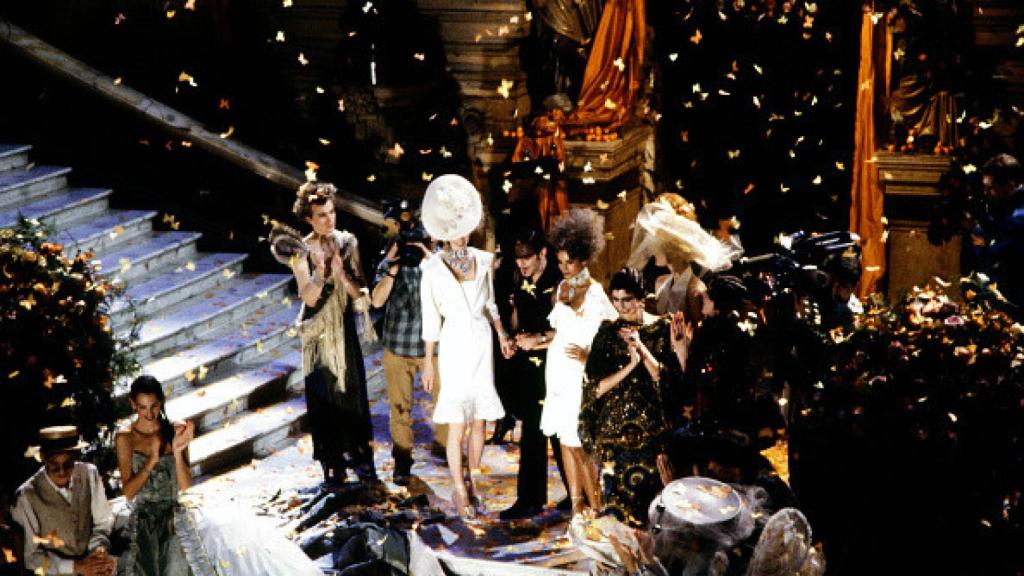 Desfile de Alta Costura de Dior, en 1998.
