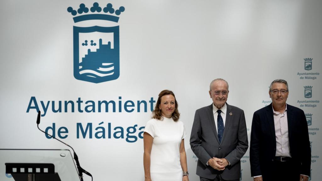 De izquierda a derecha, Patricia Navarro, Francisco de la Torre y Francisco Salado.