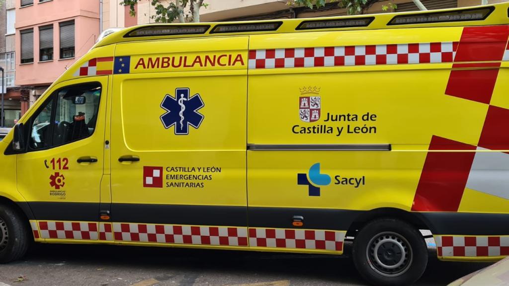 Imagen de una ambulancia medicalizada de Sacyl.