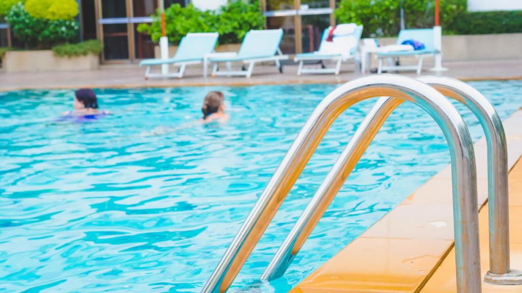 Imagen de archivo de una piscina.