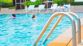 Imagen de archivo de una piscina.