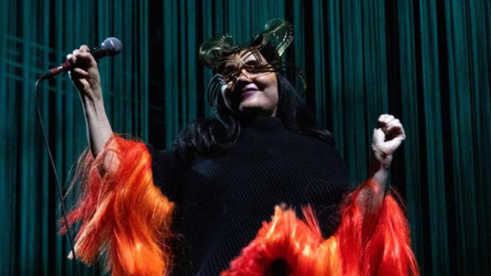Björk durante su concierto en Madrid.