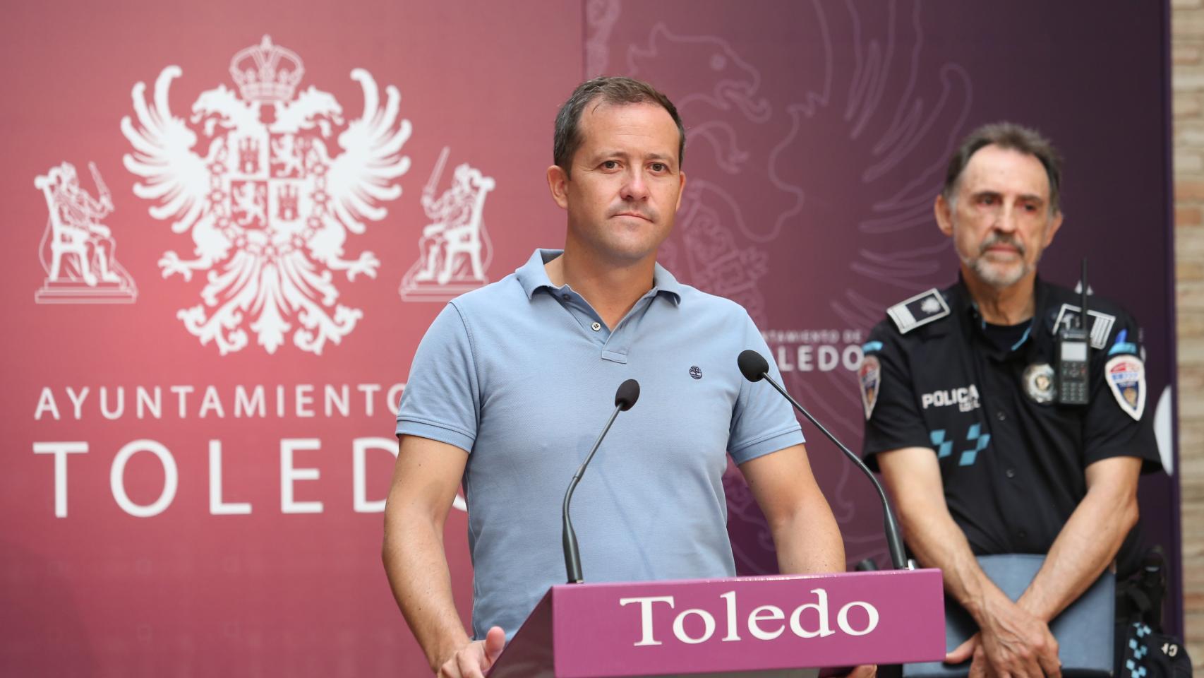 El alcalde de Toledo, Carlos Velázquez, en rueda de prensa. Foto: Ayuntamiento de Toledo.