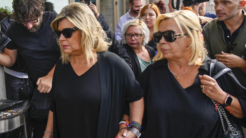 Terelu Campos y Carmen Borrego a su llegada al tanatorio este martes, 5 de septiembre.