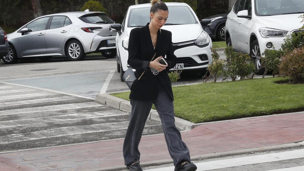 Alejandra Rubio llegando al tanatorio este 6 de septiembre.