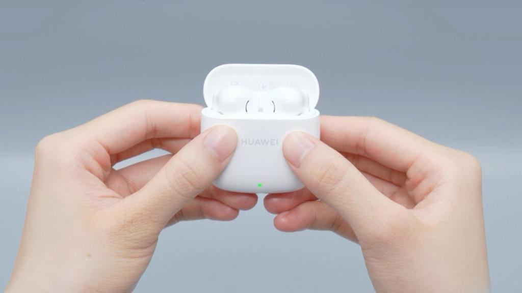 Huawei FreeBuds SE 2 en mano