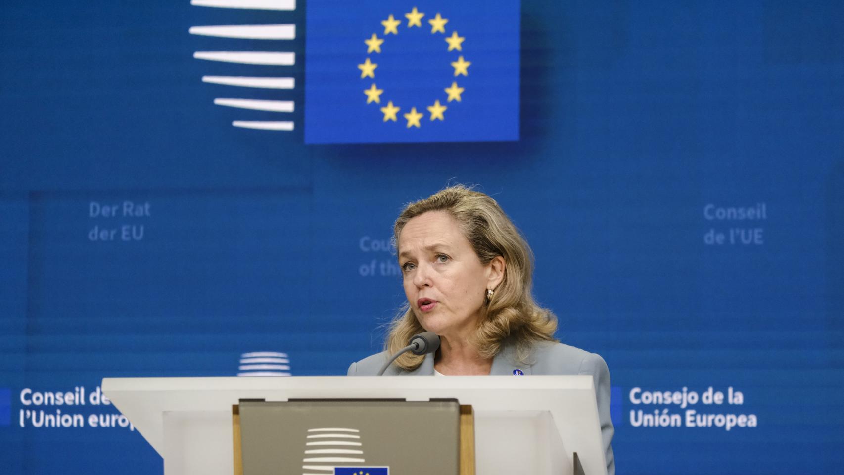 La vicepresidenta Nadia Calviño, durante una rueda de prensa en Bruselas
