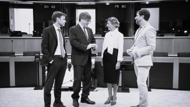 Jaume Asens, Carles Puigdemont, Yolanda Díaz y Toni Comin.