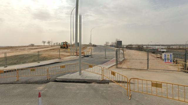 Uno de los accesos a El Cañaveral que está terminado y no se puede usar.