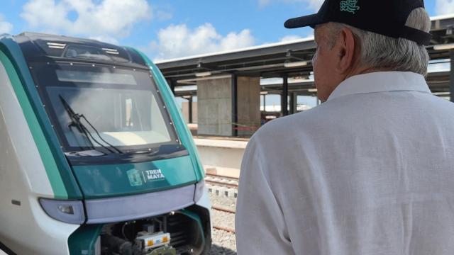 El presidente de México, Andrés Manuel López Obrador, supervisa el Tren Maya el pasado 3 de septiembre.