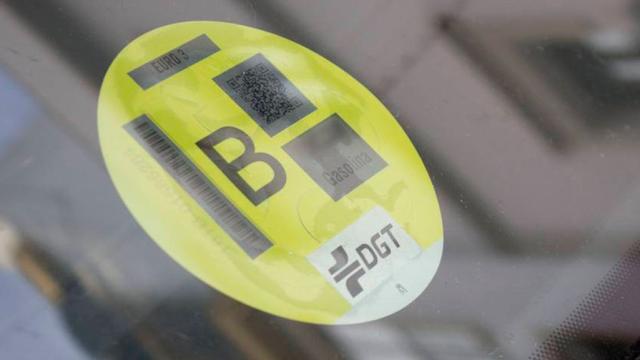 Etiqueta B de la Dirección General de Tráfico.